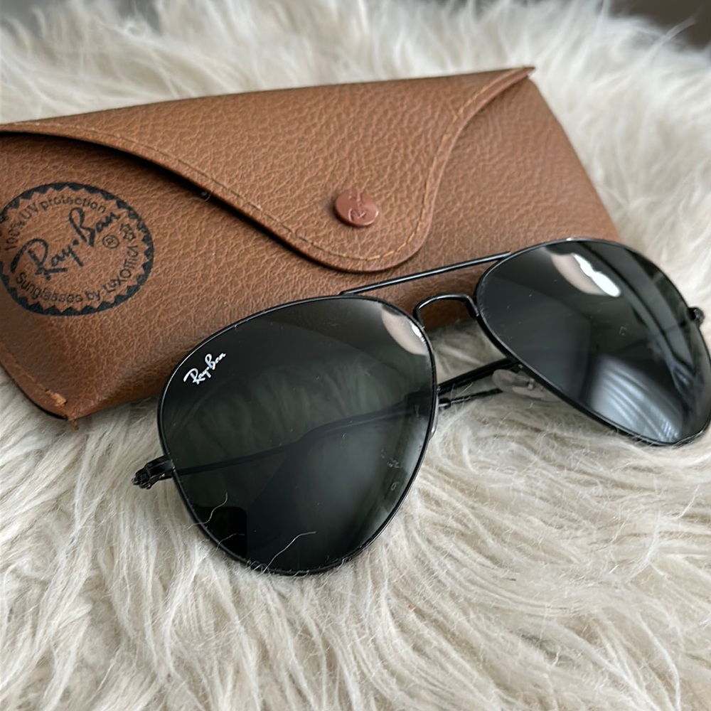 Black Ray-Ban Aviator Classic